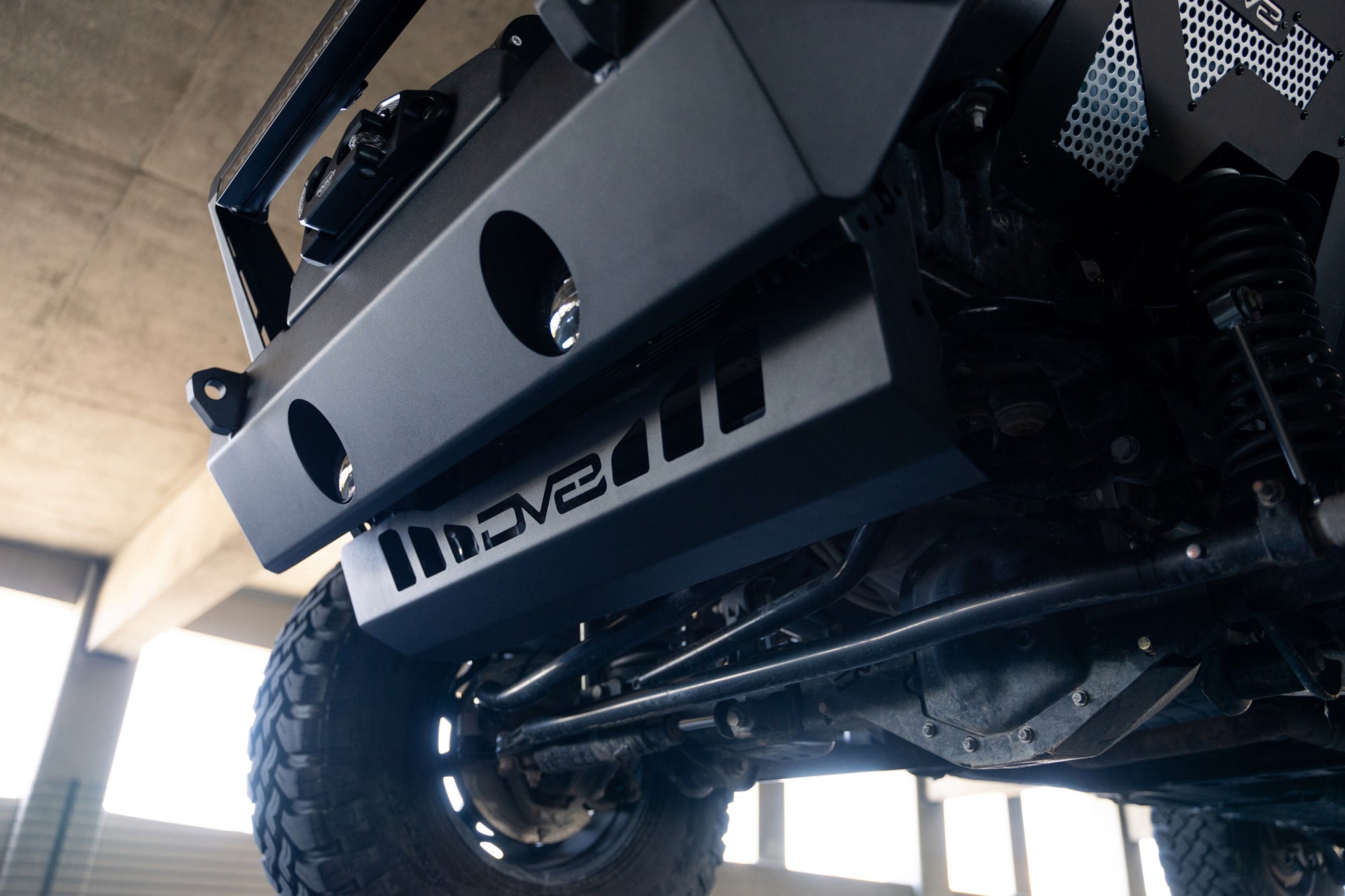 Jeep JL/JT Sway Bar Disconnect Skid Plate DV8 Offroad