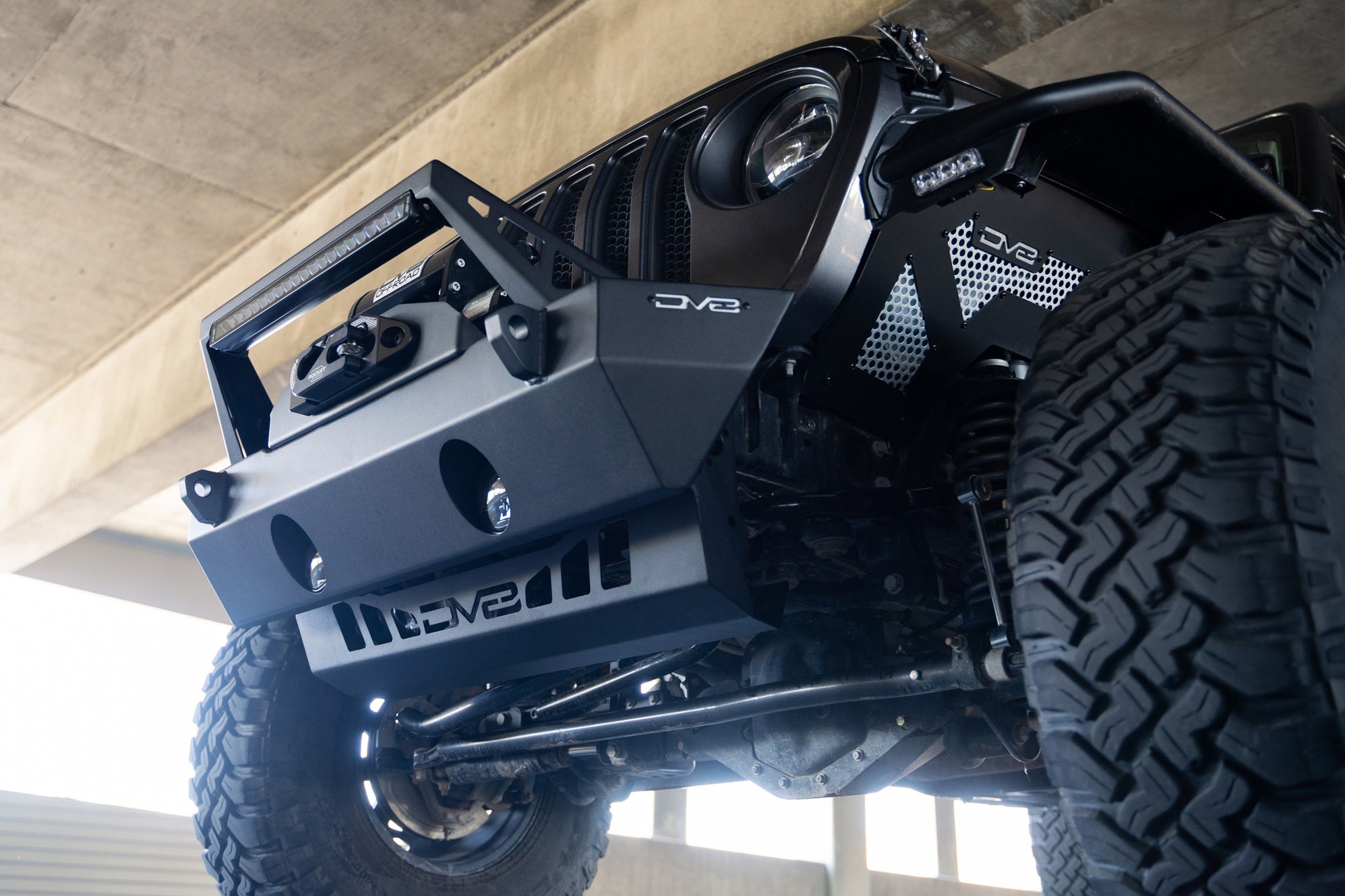 Jeep JL/JT Sway Bar Disconnect Skid Plate DV8 Offroad
