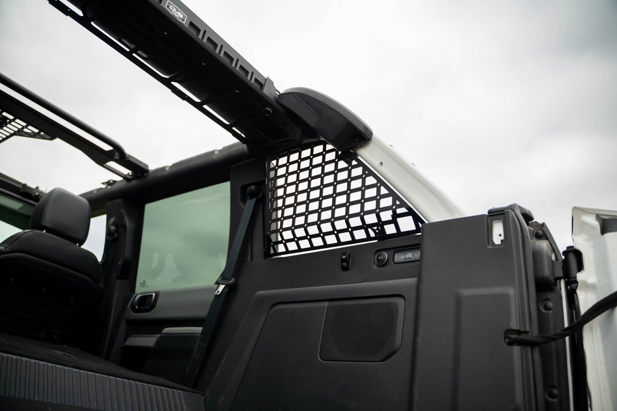 Bronco Window Rattle 2021+ Bronco Rear Window Molle Panels | Pocketed Design — DV8 Offroad