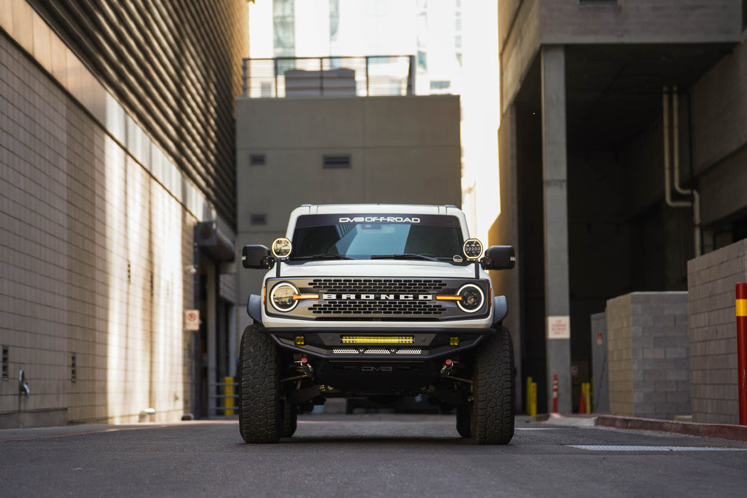 Front profile of the Competition Series Bumpers, Downtown photoshoot of the Bronco