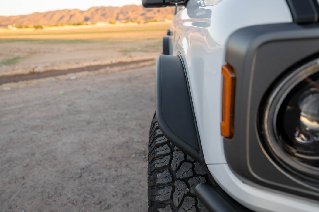 Close-up of a tube fender on the Bronco in a desert setting