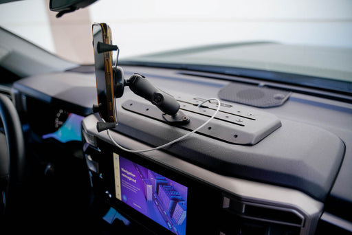 Phone on RAM mount with the 2022-2023 Toyota Tundra & 2023 Sequoia Digital Device Dash Mount