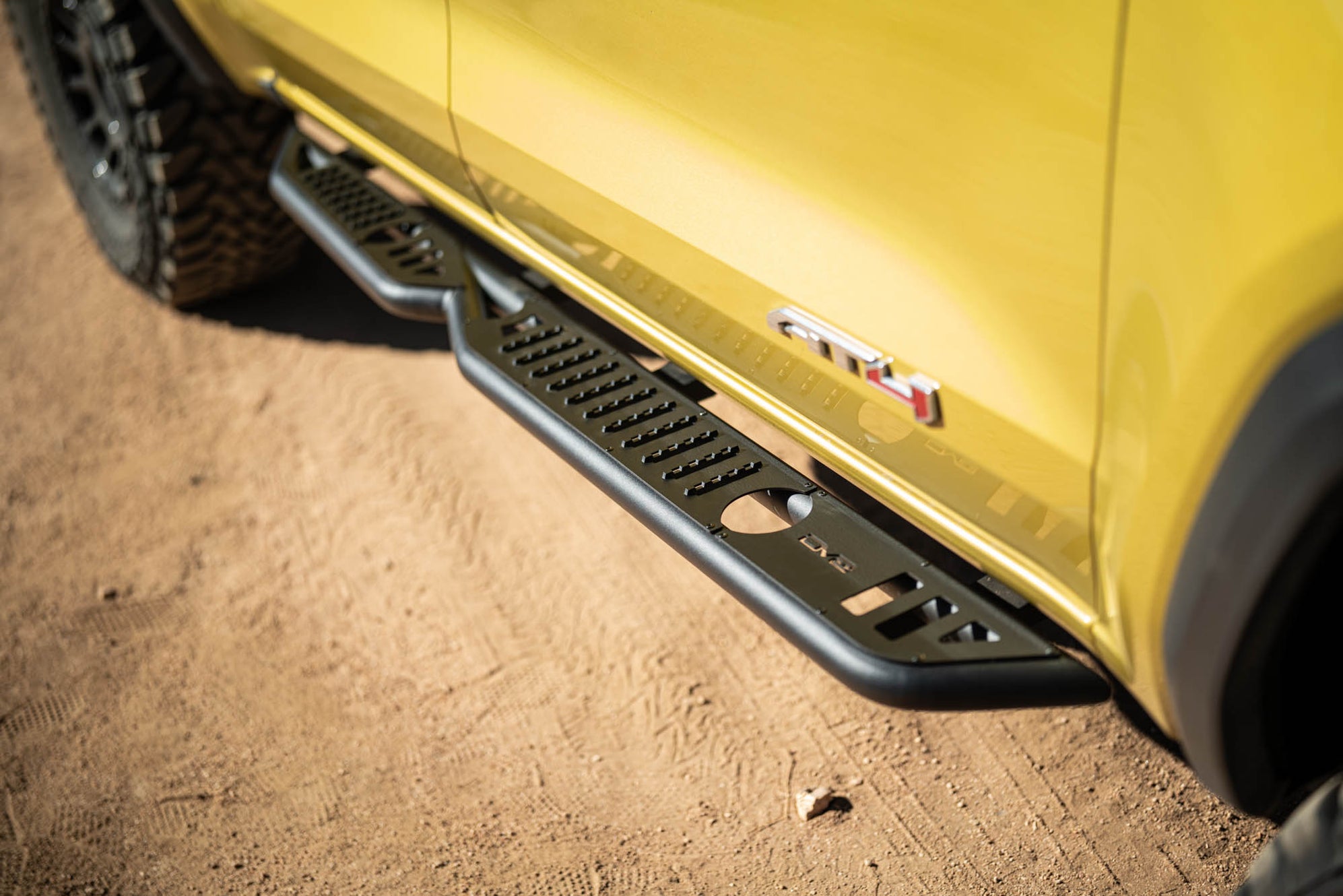 Colorado Rear Step Bar 2023-2026 GMC Canyon & Chevy Colorado OE Plus Side Steps | DV8 Offroad