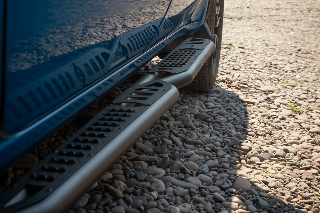 2019-2025 GMC Sierra 1500 & Chevrolet Silverado 1500 Crew Cab OE Plus Side Steps