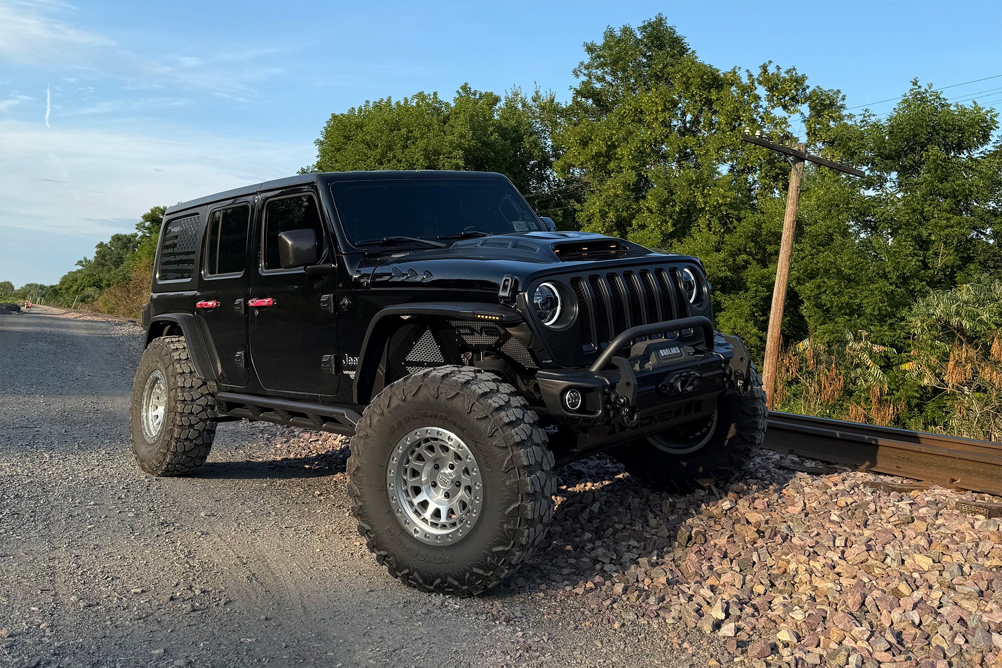 Pretender　JB Jeep Gladiator JT & Wrangler JL Front Inner Fenders | DV8 Offroad